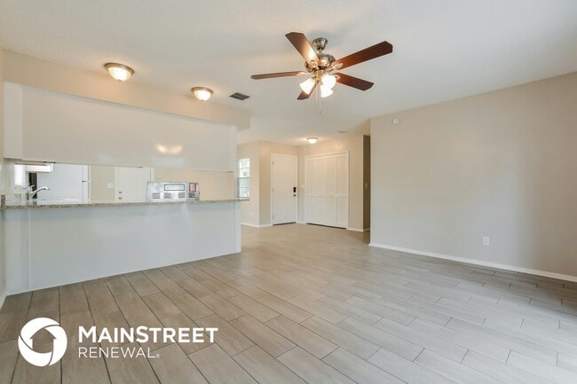 Building Photo - 908 E Normandy Blvd