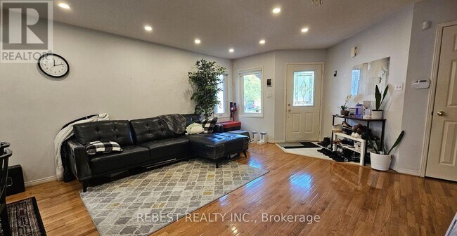 Building Photo - 8 Treepark St