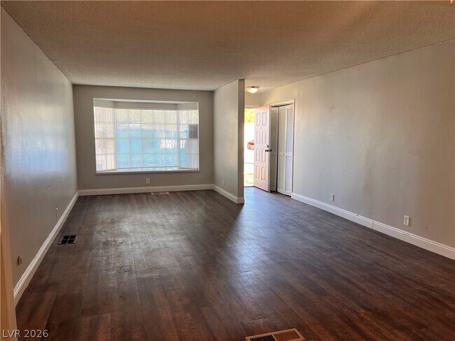 Foto del edificio - 5901 Idle Ave