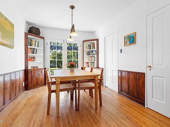 Foto del edificio - 1579 N Harding Ave