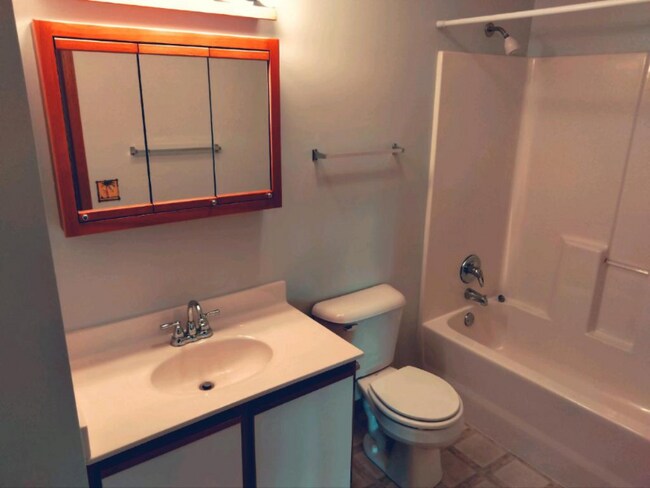 Foto del edificio - 500 Cunat Blvd