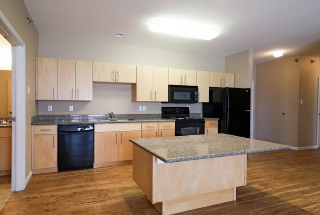 Building Photo - Mandan Place Apartments