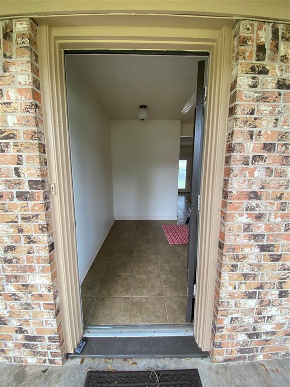 Building Photo - 2233 Ripple Creek Dr
