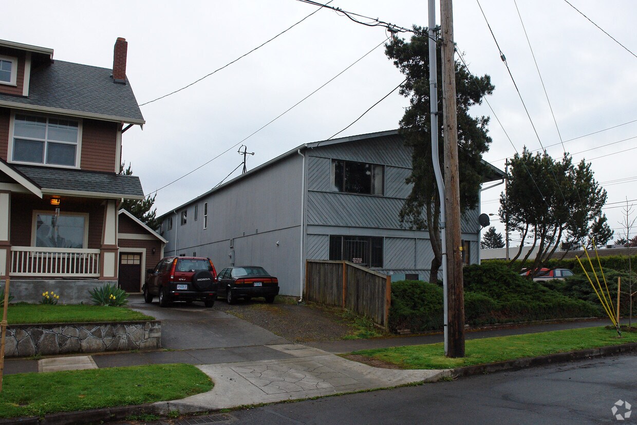 Foto del edificio - 8315 SE Stark St