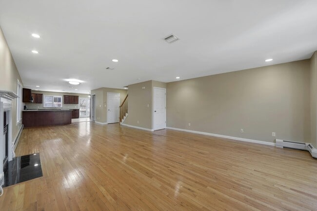 Building Photo - 530 1st St
