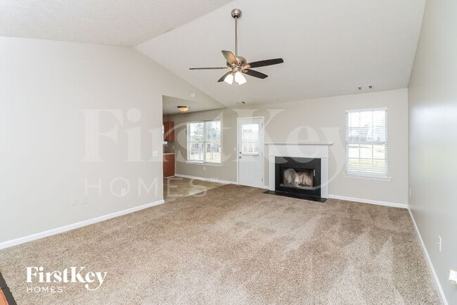 Foto del edificio - 361 Twin Oaks Ln