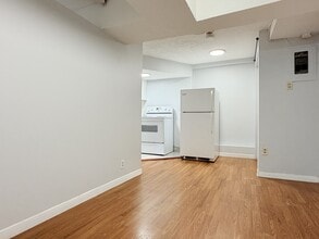Building Photo - 1441 Wyandotte St E