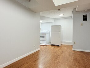 Building Photo - 1441 Wyandotte St E