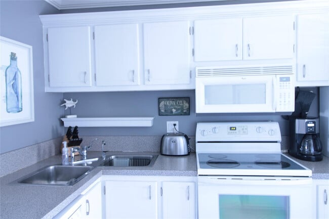 Building Photo - 470 Paradise Isle Blvd