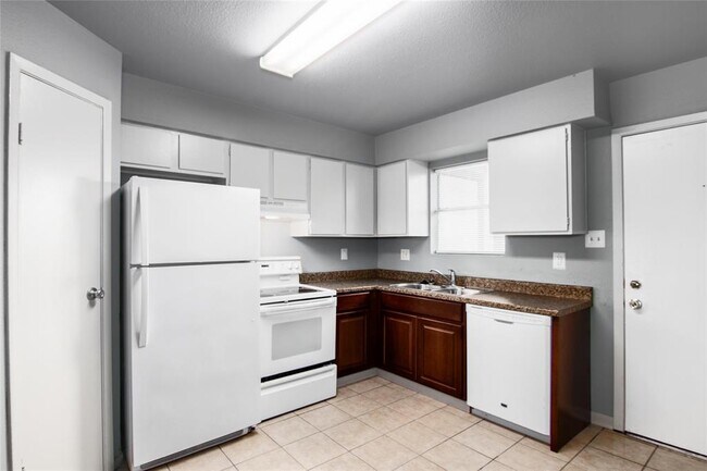 Building Photo - 9018 Grannis St
