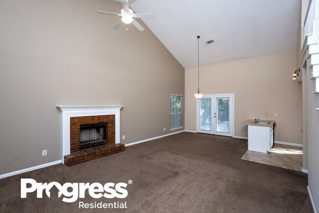 Building Photo - 1406 Oak Knoll Dr NE