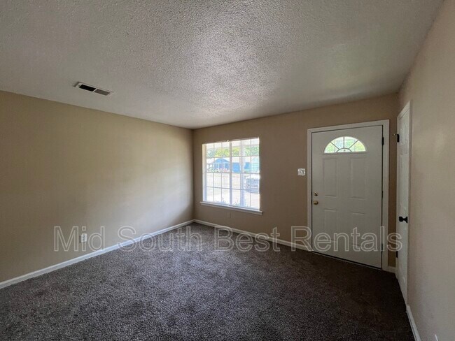 Foto del edificio - 4893 Bradford Dr