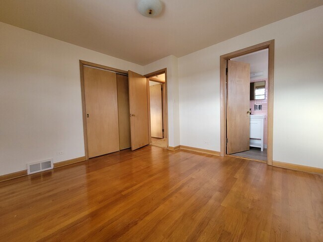 Foto del edificio - 6958 W Howard St