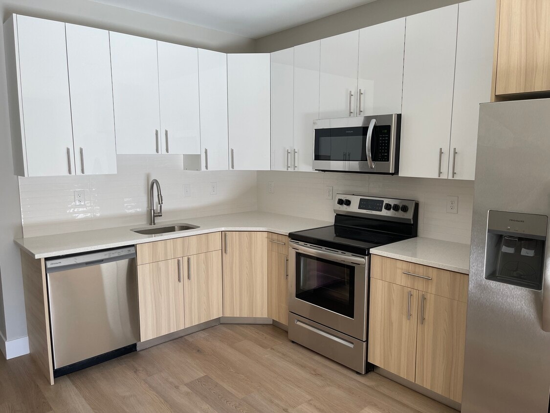 Kitchen - 1624 W Stiles St