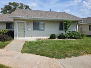 Building Photo - 1202 Isabelle Cir