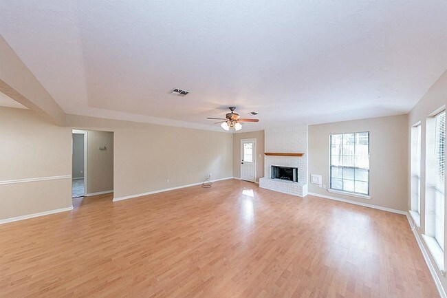 Building Photo - 1810 Greentree Dr