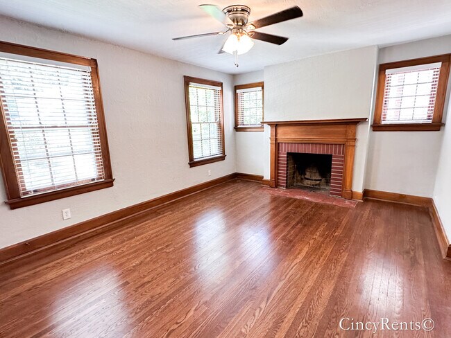 Foto del edificio - 3434 Ault View Ave