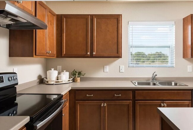 Building Photo - Newer Home near Outstanding Schools!