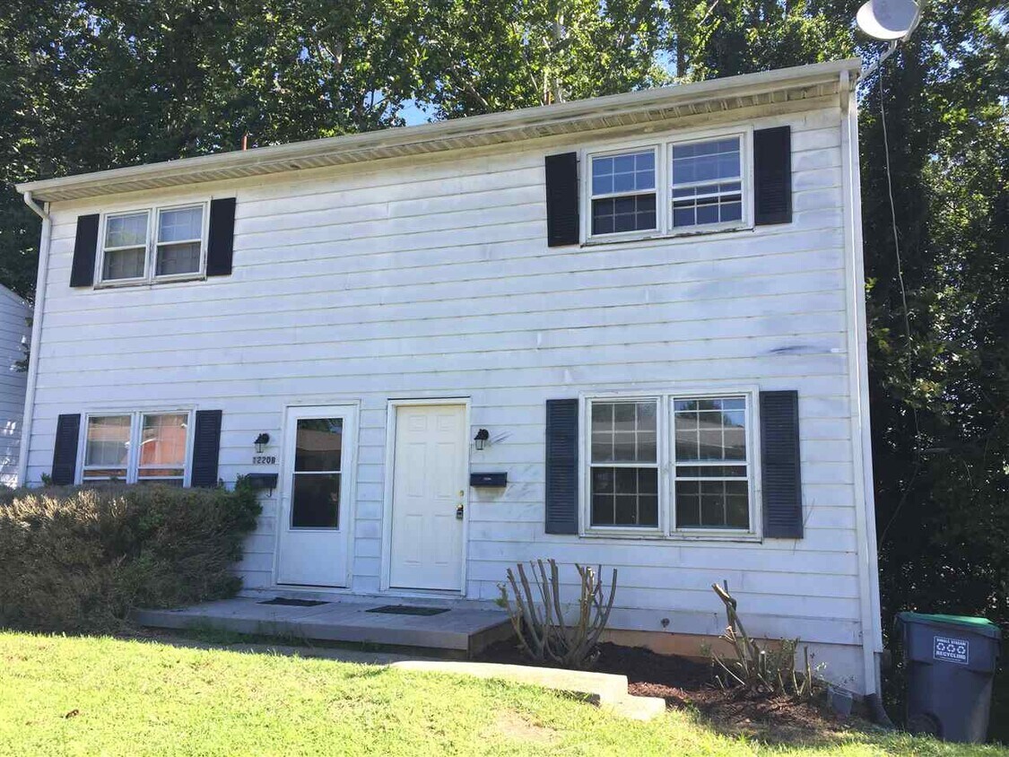 Building Photo - 1220 Holmes Ave