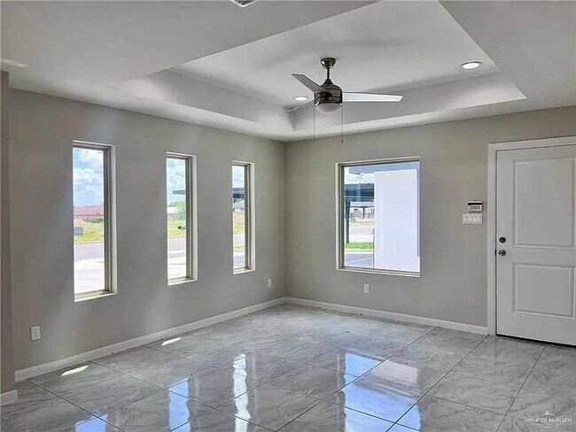 Foto del edificio - 2 Bedroom Duplex in Mission