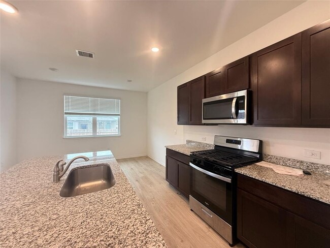 Building Photo - 120 Calla Ln