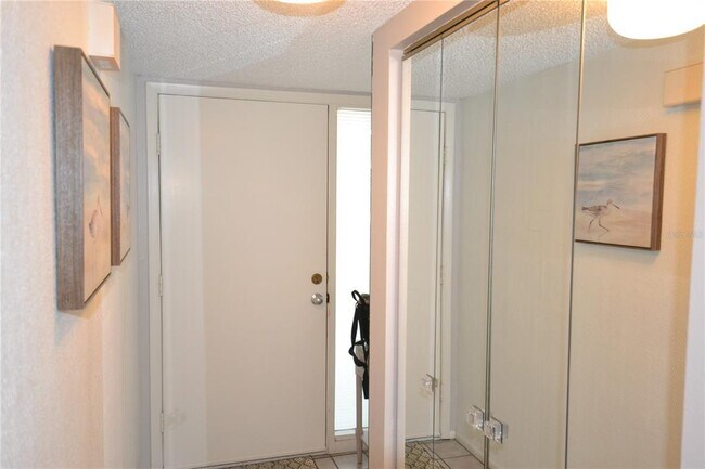 Building Photo - 284 Woodlake Wynde