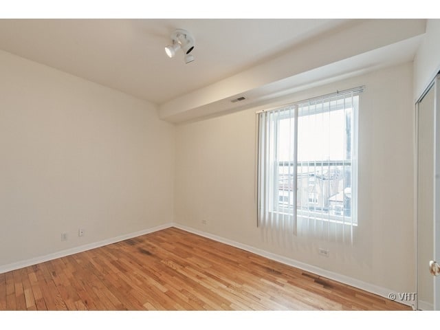 Building Photo - 3816 W Ainslie St