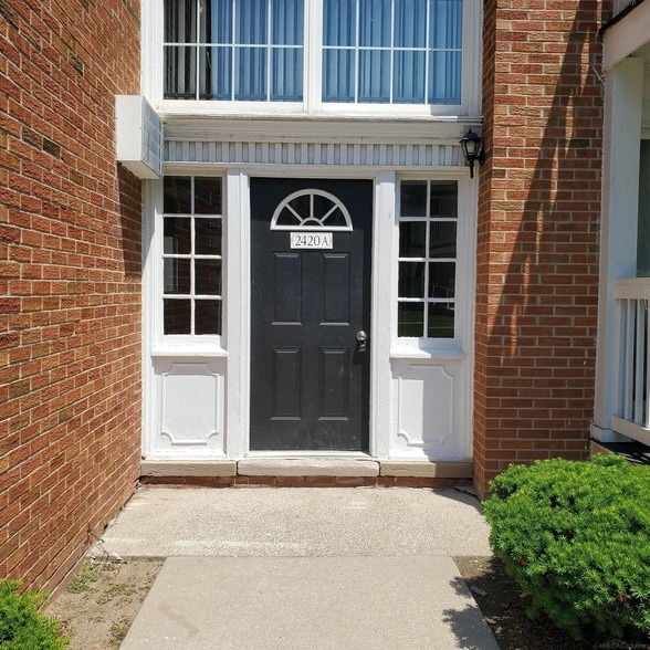 Building Photo - 2420 Parmenter Blvd