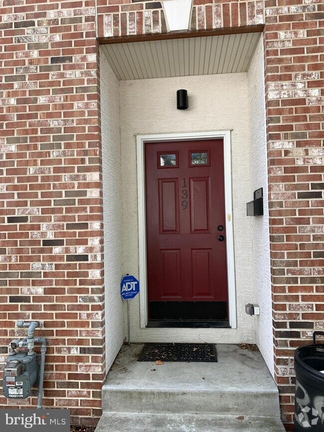 Building Photo - 139 Kingsley St