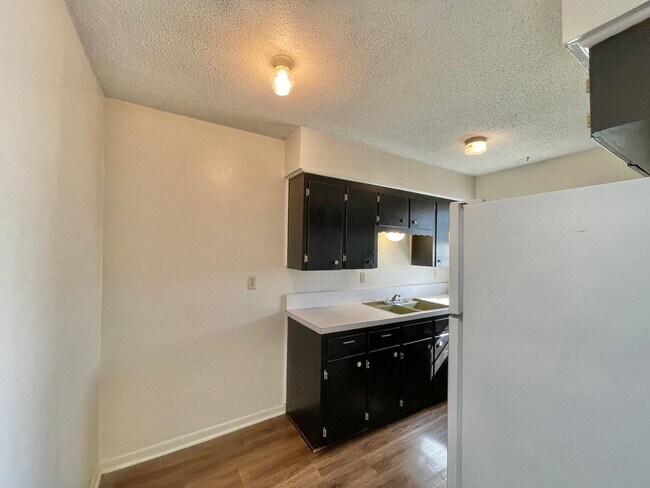 Foto del edificio - 624 Sunset Ln