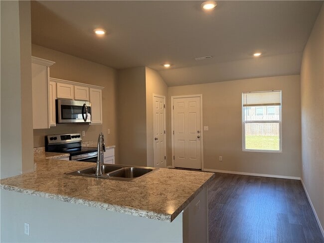 Building Photo - 6701 SW Chalkstone Rd