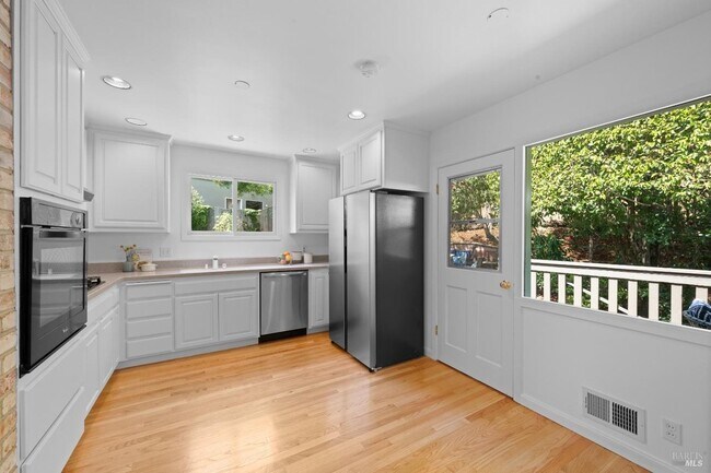 Foto del edificio - 235 Mountain View Ave