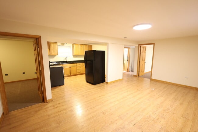 Foto del edificio - 9823 Linn Ave