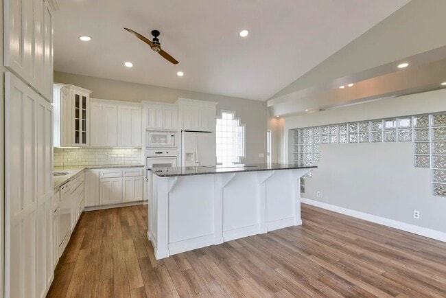 Building Photo - 4 Fisher Creek Dr