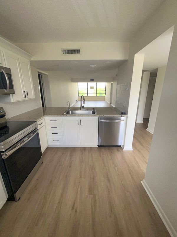 Foto del edificio - 3640 Whitehall Dr