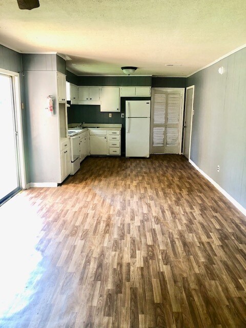 Foto del edificio - 2661 Green Tee Rd