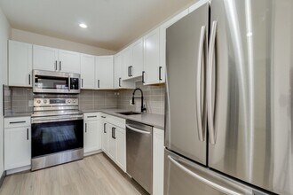 Building Photo - 3107 N 69th Pl