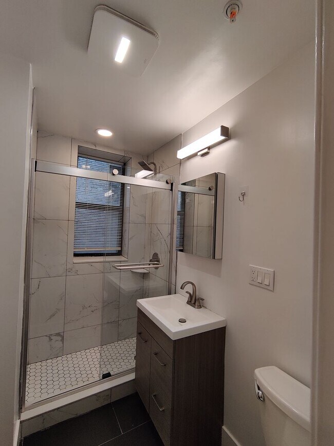 Foto del edificio - FENWAY STUDIO WITH LAUNDRY IN UNIT $2700 - MODERN KITCHEN AND BATHROOM