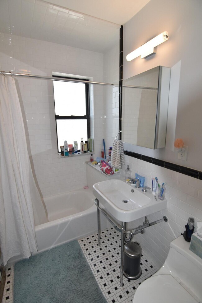 Building Photo - 40 Babcock St