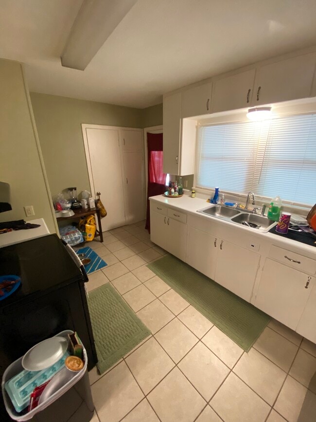 Foto del edificio - 318 Moore St