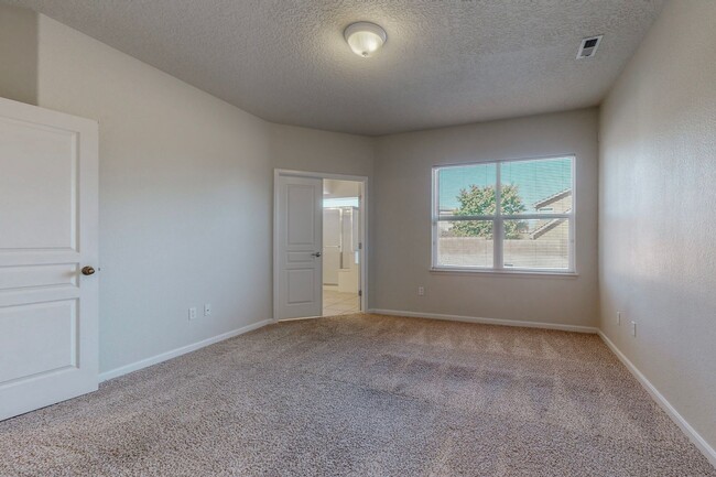 Foto del edificio - VENTANA RANCH 3 Bedroom 3 Bath  2 Car Gara...