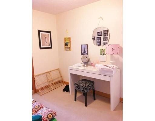 Building Photo - 552 E 5th St