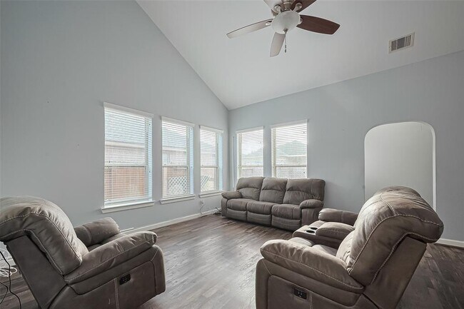 Foto del edificio - 1730 Macclesby Ln