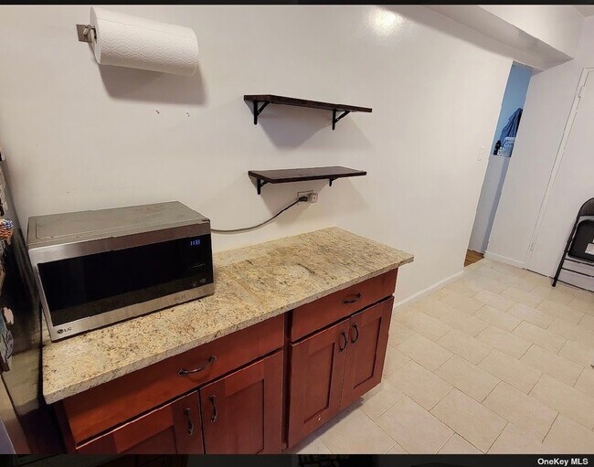 Foto del edificio - 143-25 84th Dr
