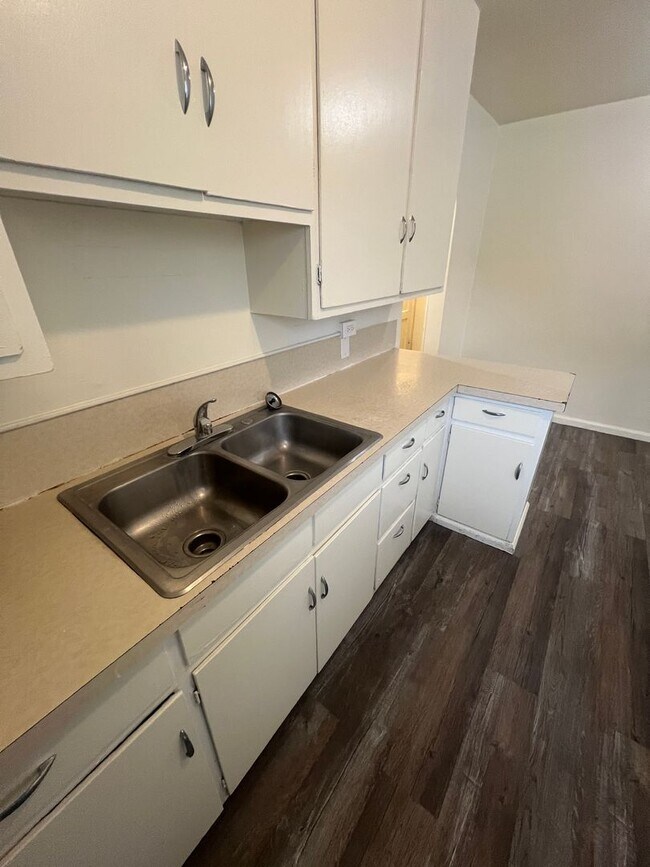 Foto del edificio - 1024-1026 E Bridger St