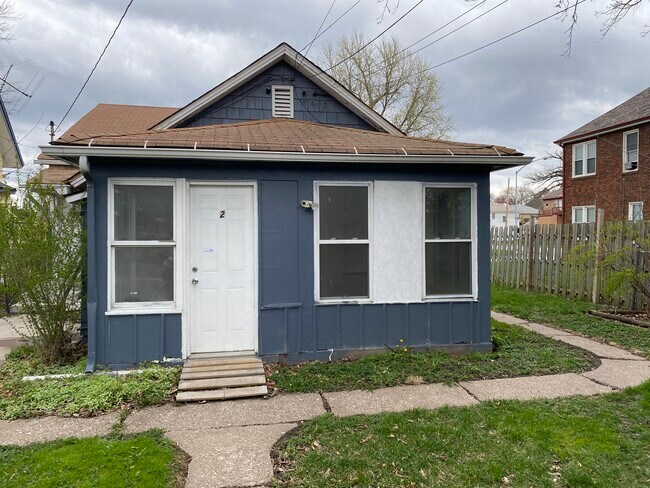 Building Photo - 1518 Brady St
