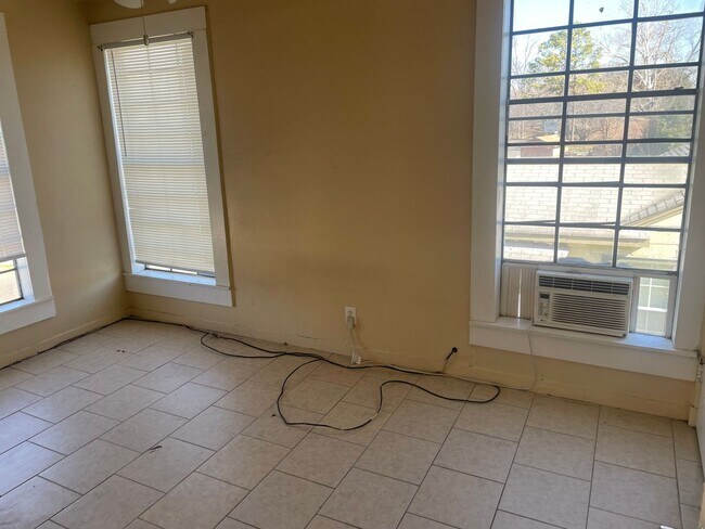 Building Photo - 1412 Fullilove Dr