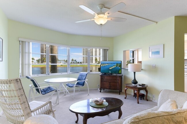 Foto del edificio - Waterfront Condo in North Palm Beach