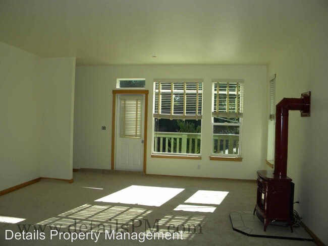 Building Photo - 701 Madison Ave N