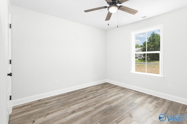 Foto del edificio - 335 Maple Cir